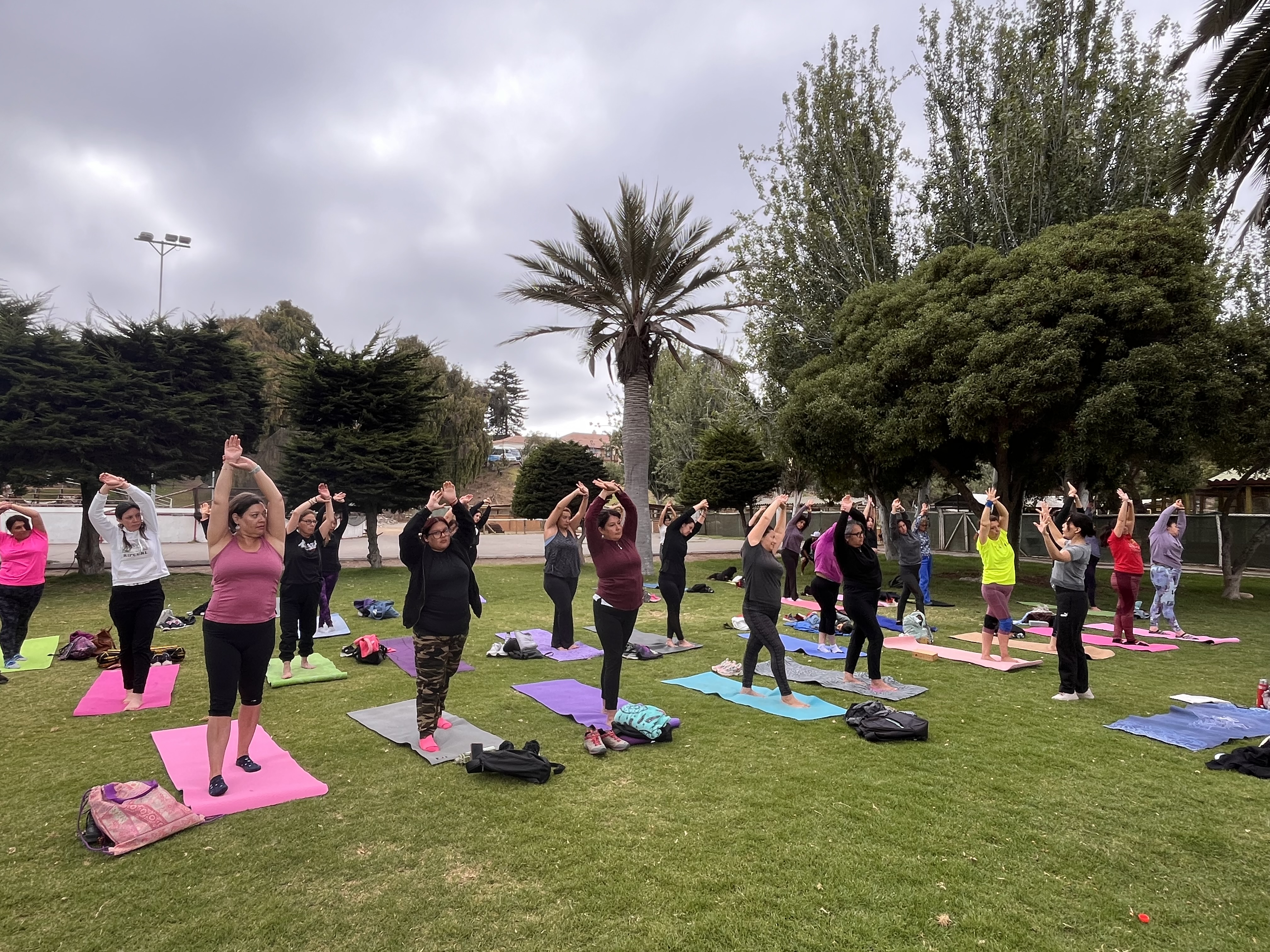 Con yoga y meditación mujeres de La Serena transforman su cuerpo y su mente