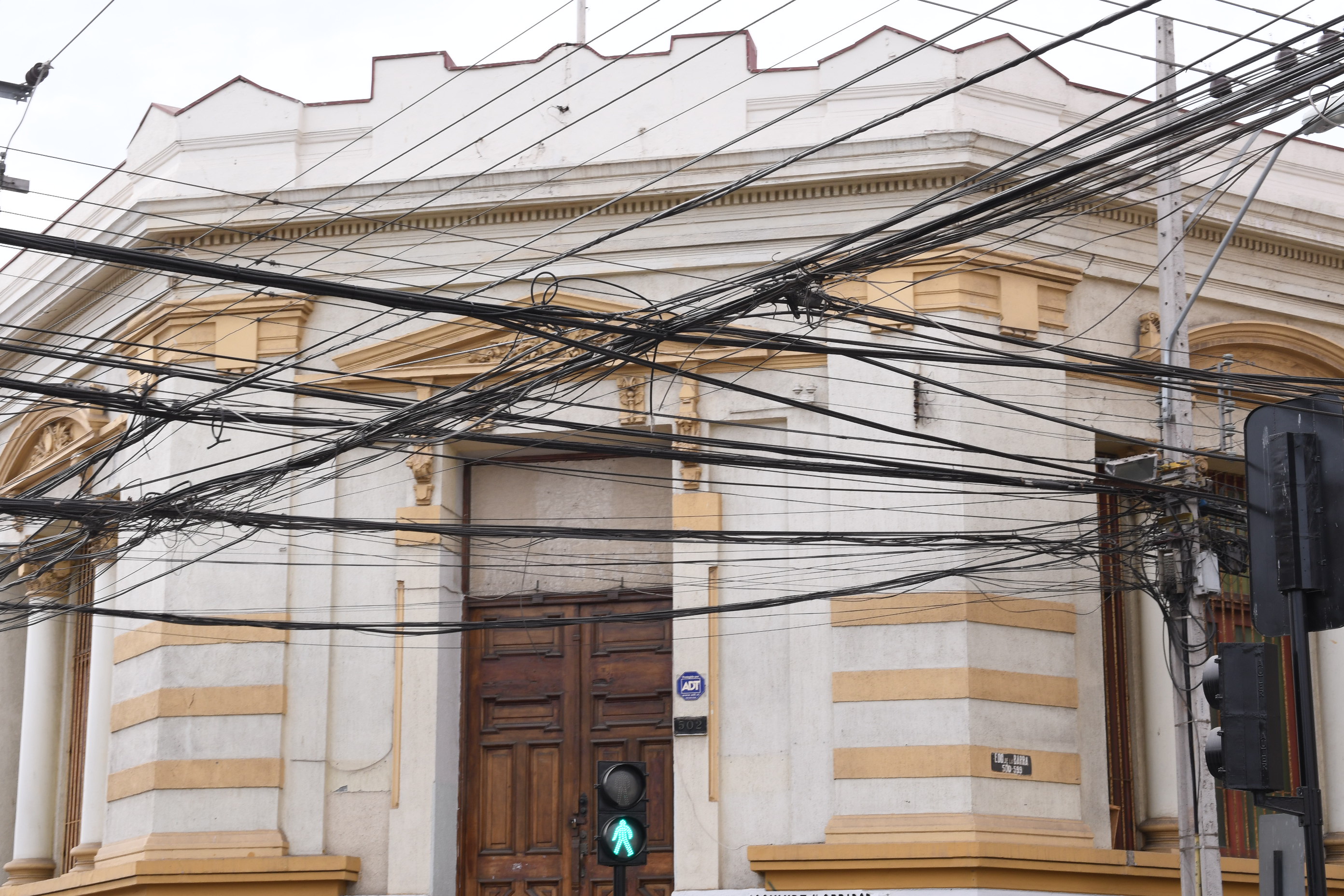 ¡SE ACABARON LOS “ESCOMBROS AÉREOS”! NUEVA ORDENANZA EXIGIRÁ RETIRO DE CABLES EN DESUSO EN LA SERENA